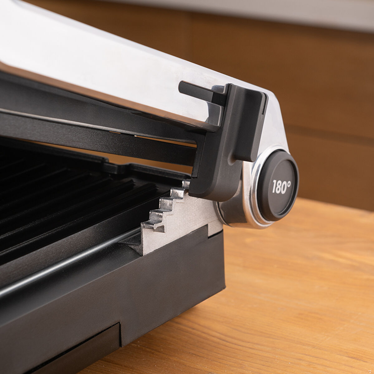 Emsan Grillmaster İnox Döküm Izgara ve Tost Makinesi 6 Dilim Kapasiteli - 9