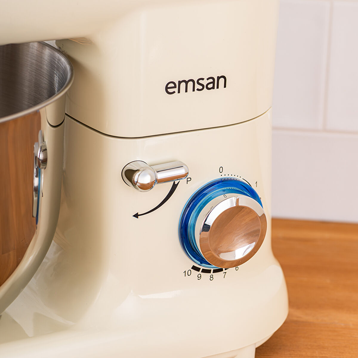 Emsan Bella Gusto Comfort Kıyma Çekme Aparatlı Hamur Yoğurma Makinesi  Krem 1300W 5,5L - 5